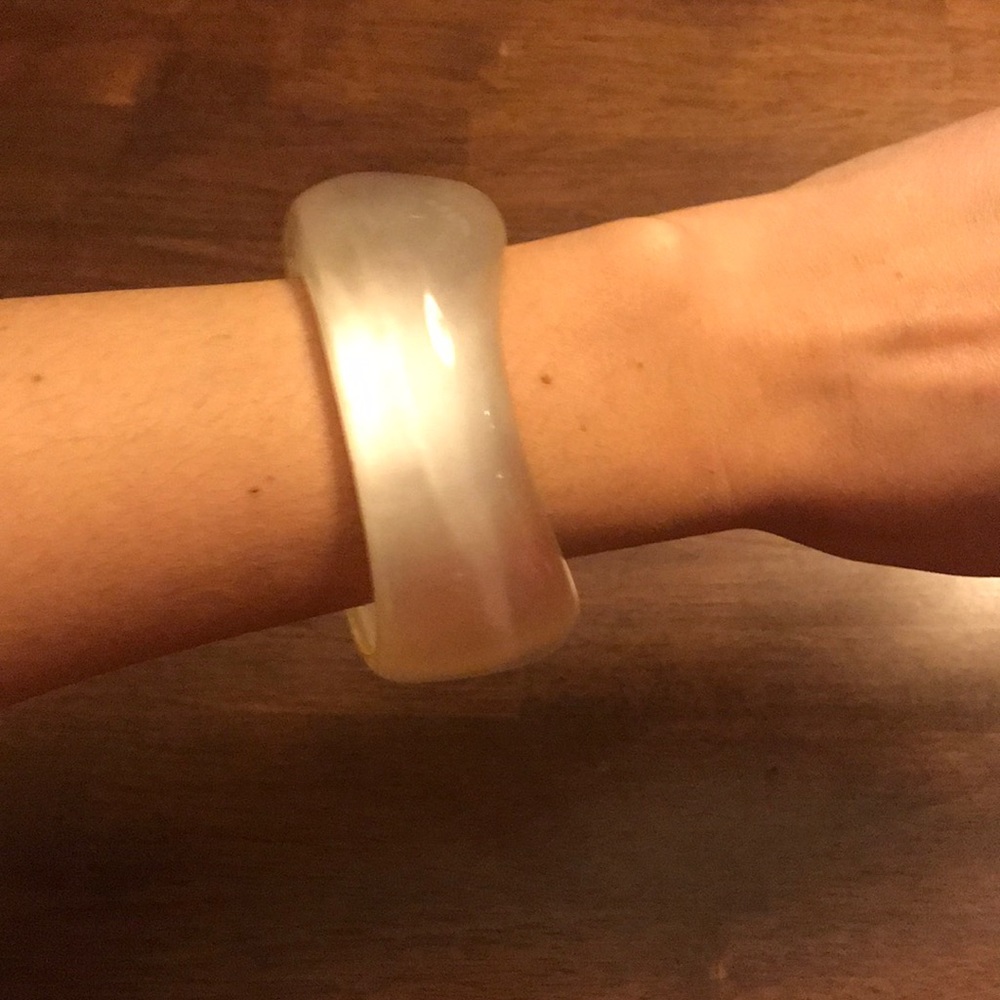 Pearlescent bracelet